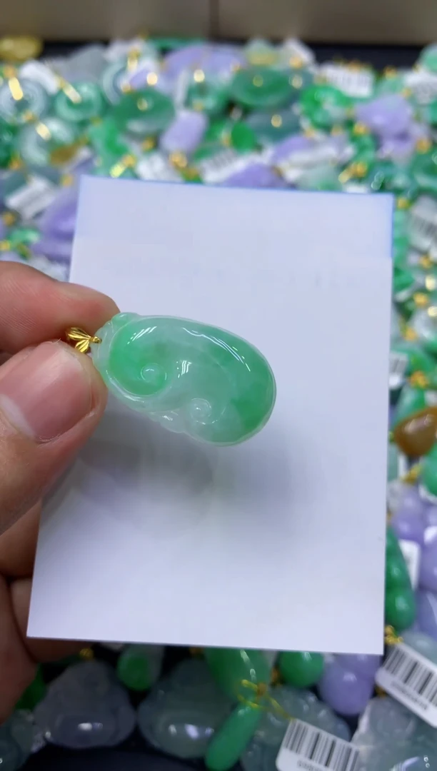 颈饰18K金镶嵌翡翠天然缅甸翡翠A货