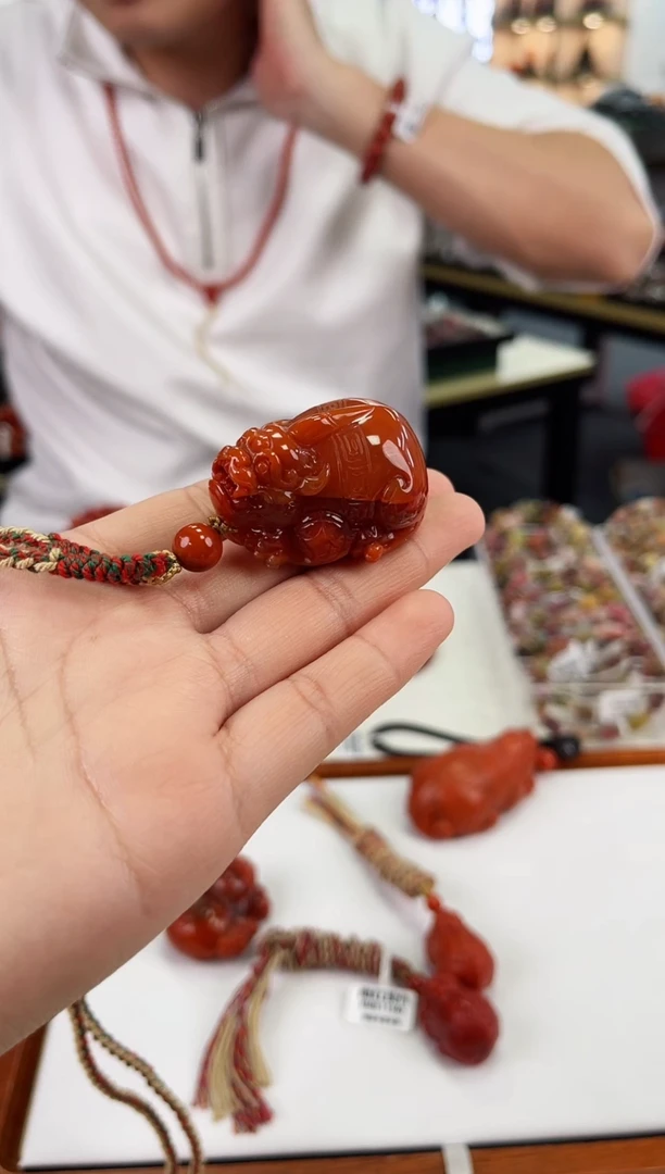 【闪购商品】南红玛瑙貔貅吊坠未镶嵌一个/条