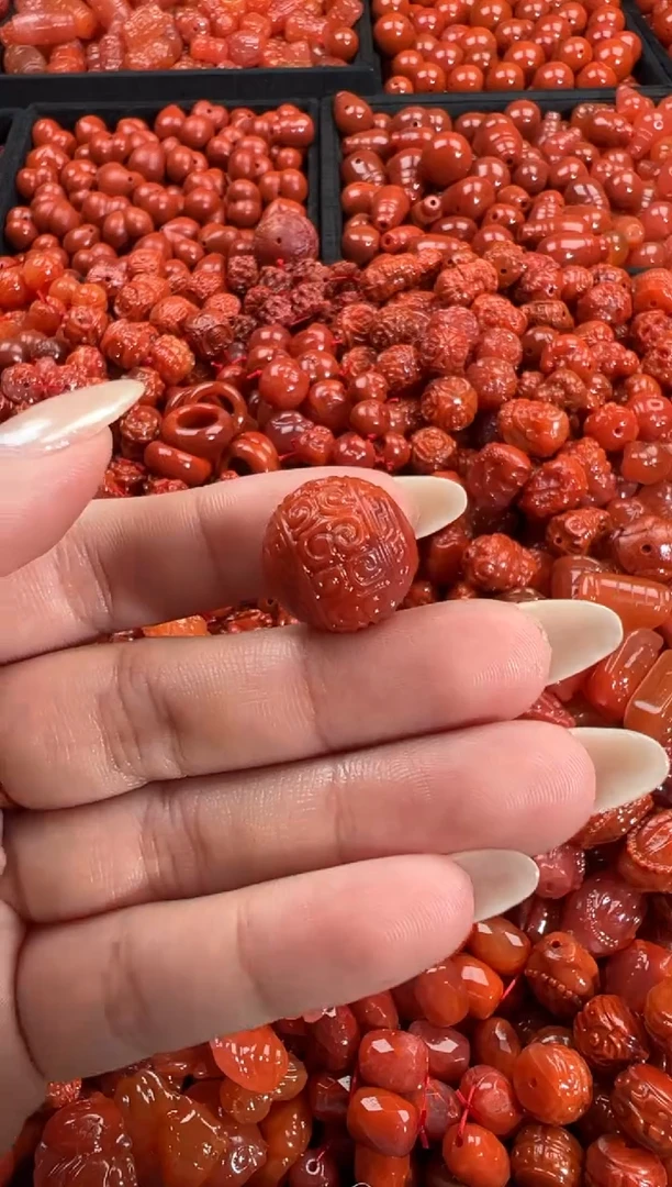 颈饰未镶嵌南红玛瑙1