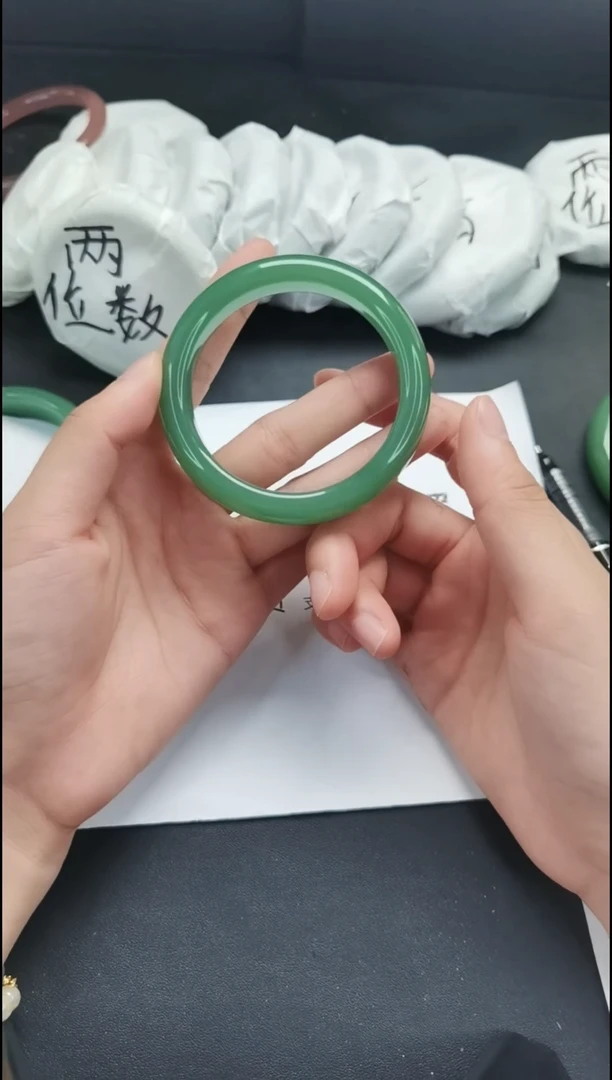 石英质玉手镯未镶嵌54-55