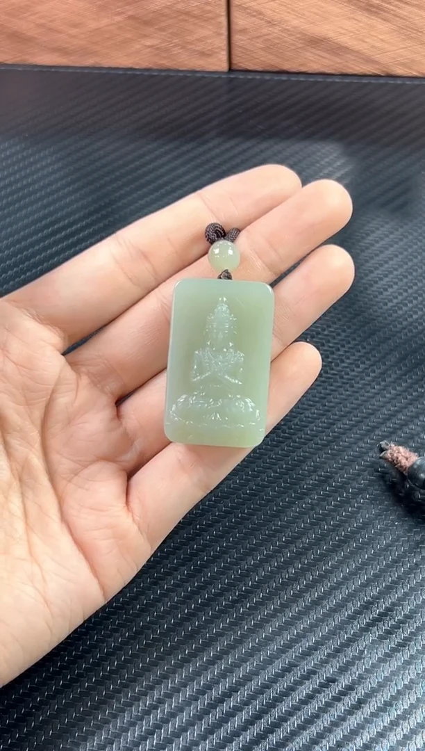 吊坠(赠链)未镶嵌和田玉且末微色差近矿L