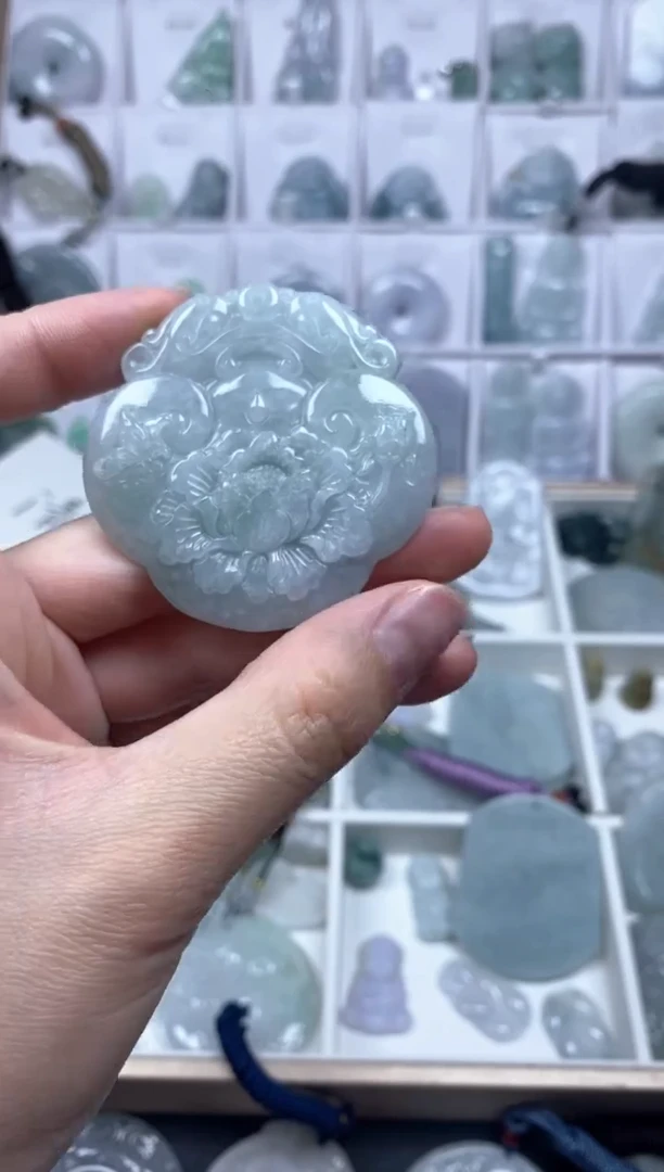 【闪购商品】翡翠颈饰未镶嵌牡丹花开