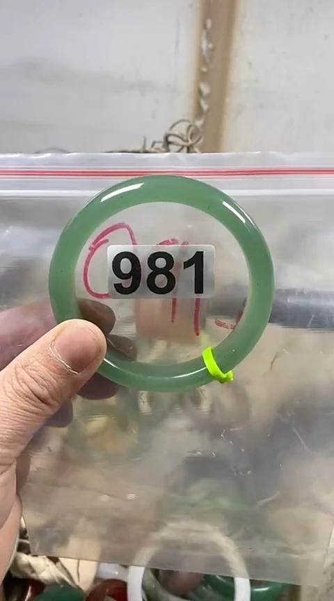 【闪购商品】石英质玉手镯未镶嵌62++
