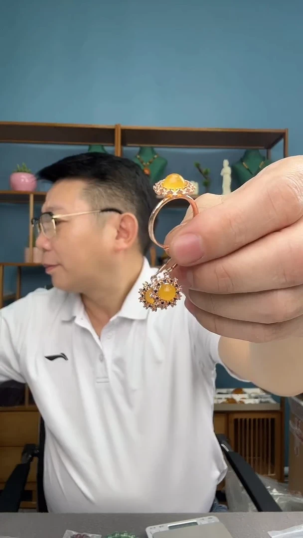 未镶嵌琥珀裸石8（有瑕介意勿拍）一套