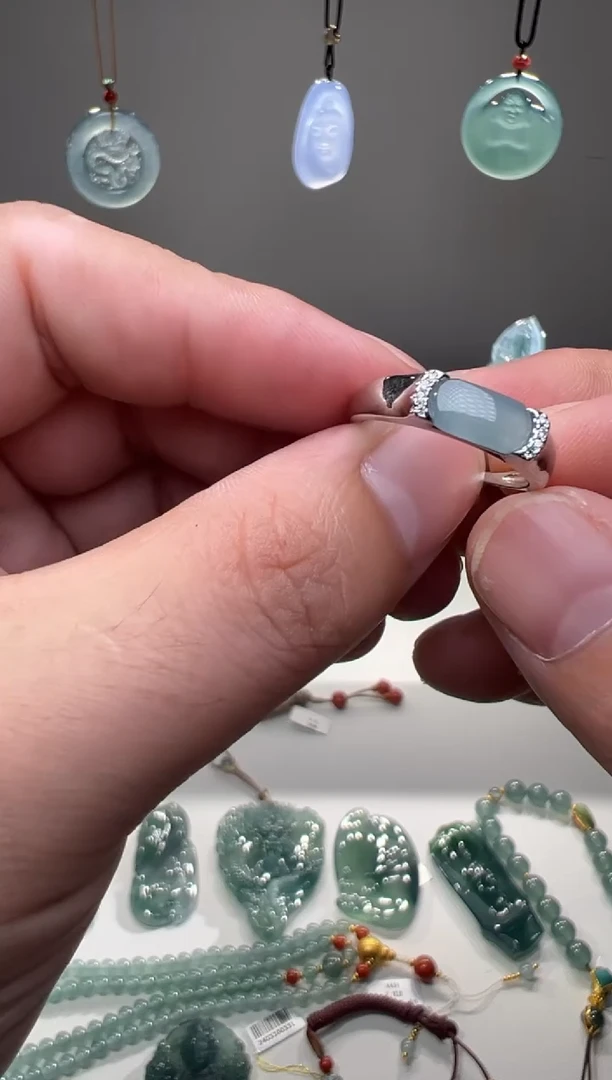 未镶嵌戒指翡翠戒指