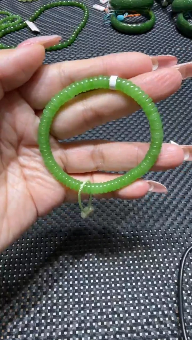 颈饰未镶嵌和田玉手串