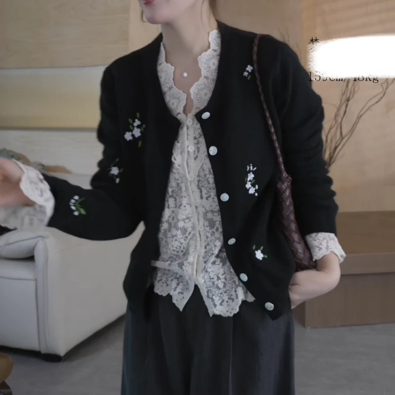 韩版新款设计感刺绣花朵长袖百搭时尚针织开衫LK2506007