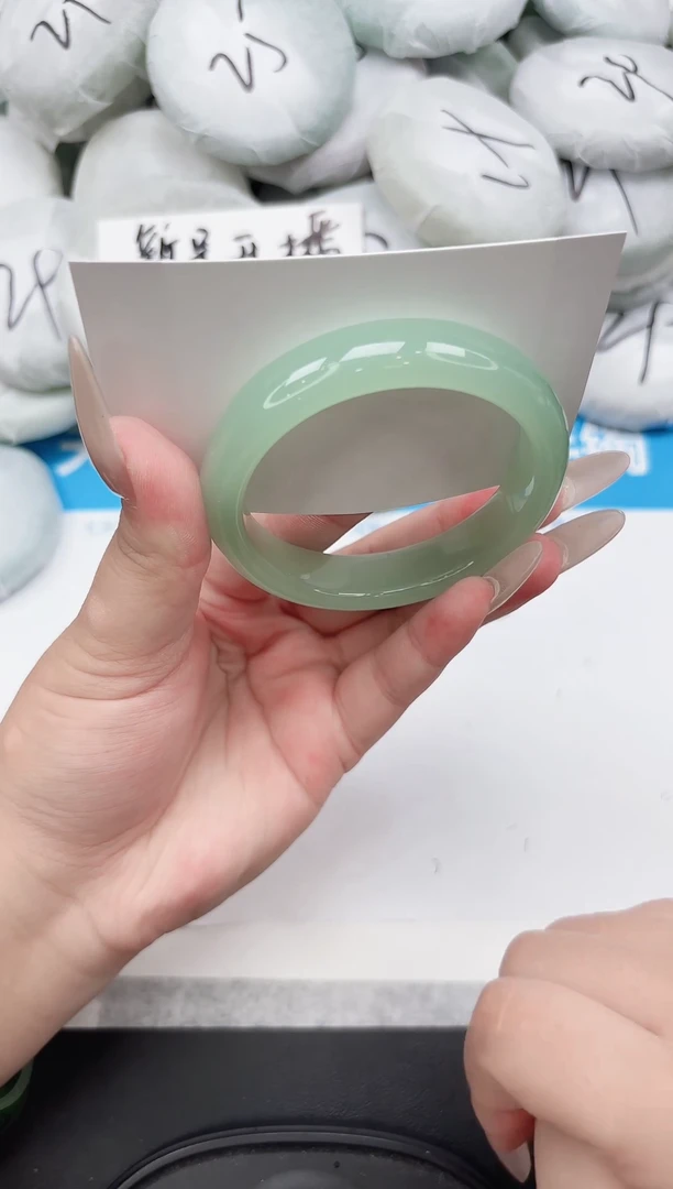 未镶嵌手镯石英质玉49-54.5