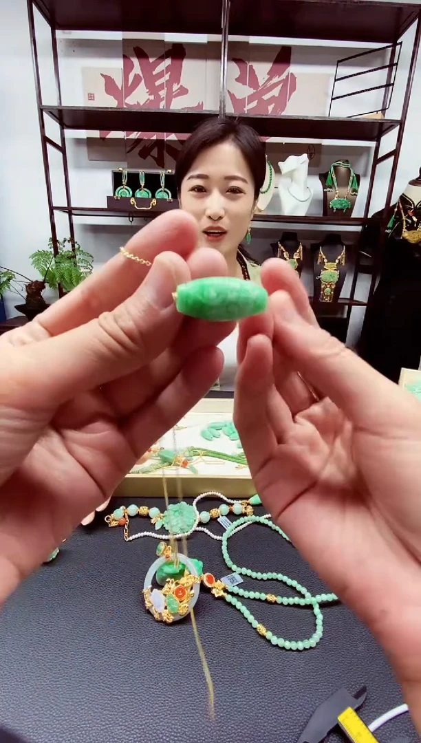翡翠未镶嵌颈饰翡翠吊坠