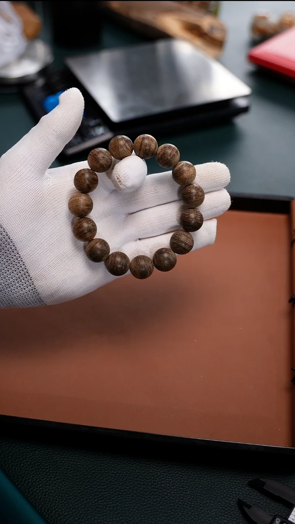 沉香手串由*森【蒙】CRX1117文莱软丝黑棋