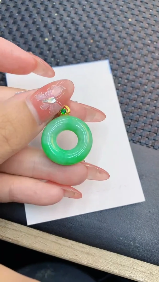 颈饰18K金镶嵌翡翠1