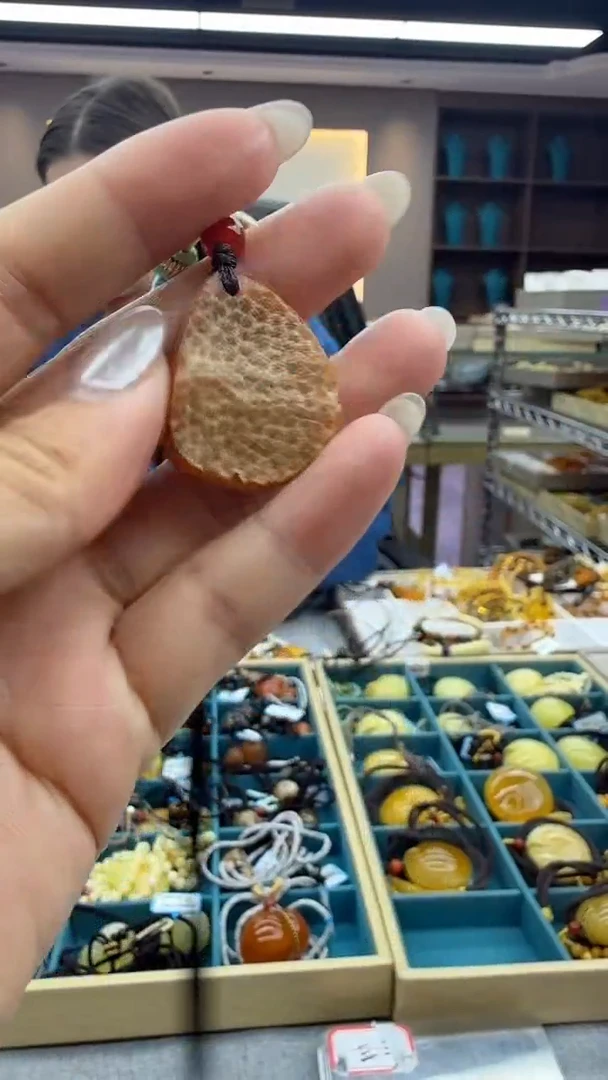 琥珀颈饰未镶嵌22秒拍号 假一罚三