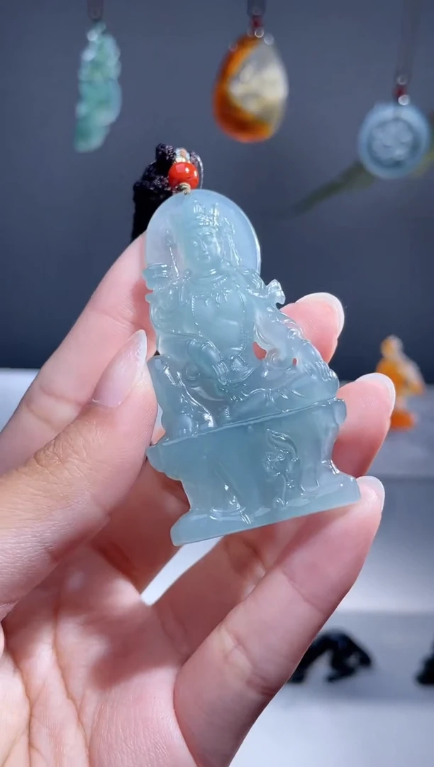 翡翠未镶嵌颈饰观音