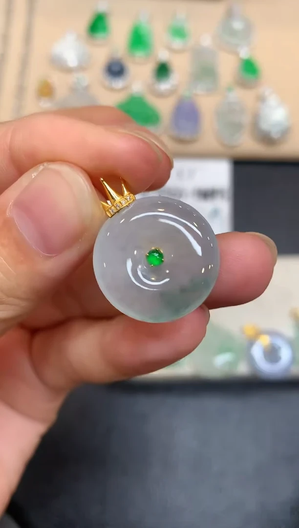 颈饰18K金镶嵌翡翠平安扣【无服务费