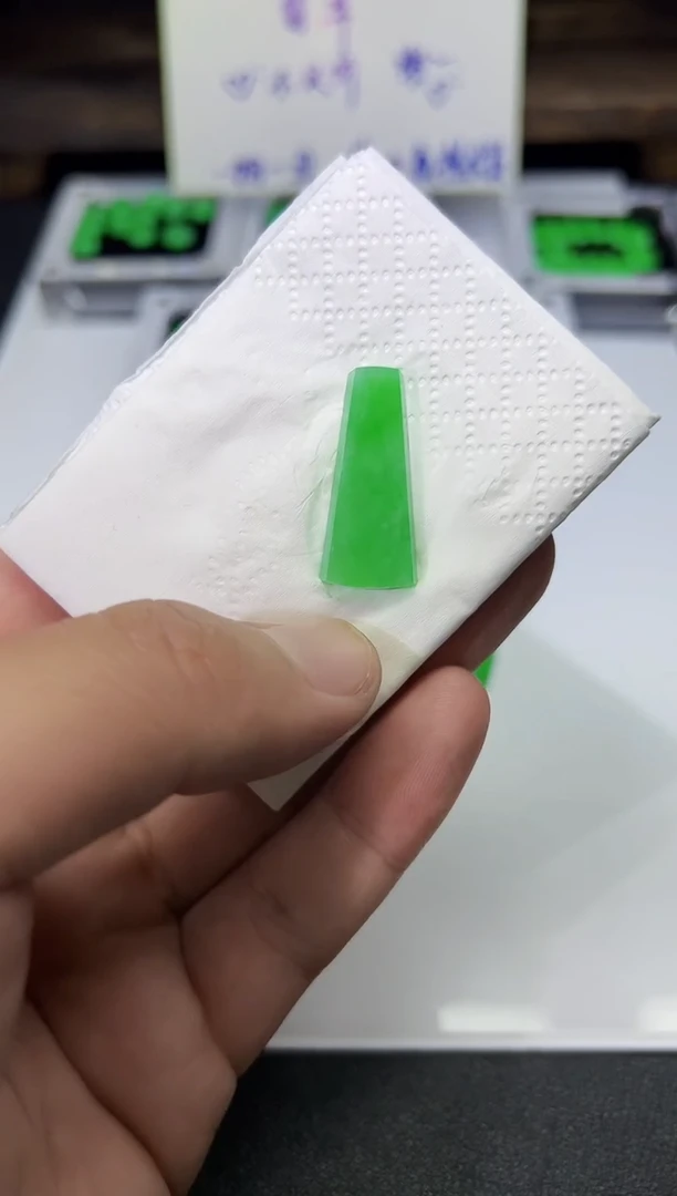 裸石翡翠天然缅甸A货翡翠一件