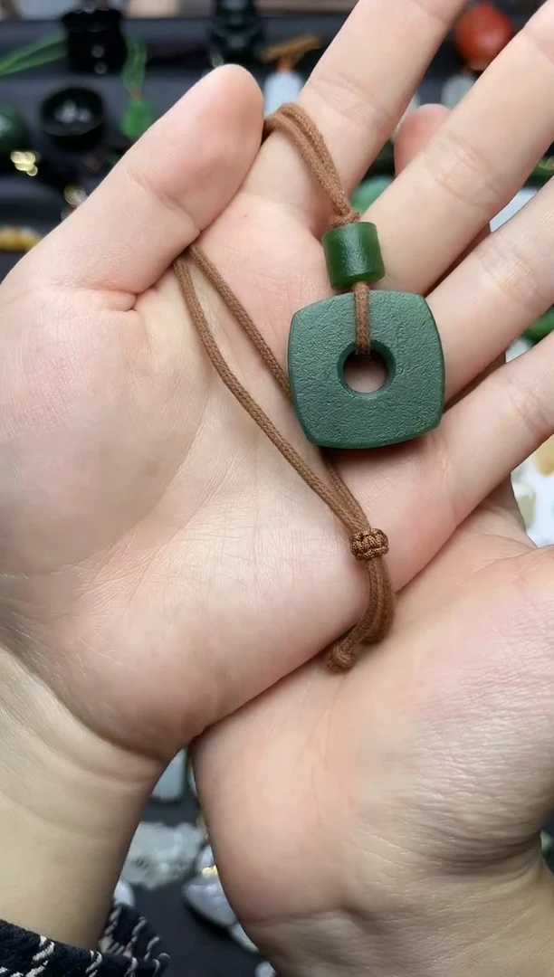 颈饰未镶嵌和田玉方扣06