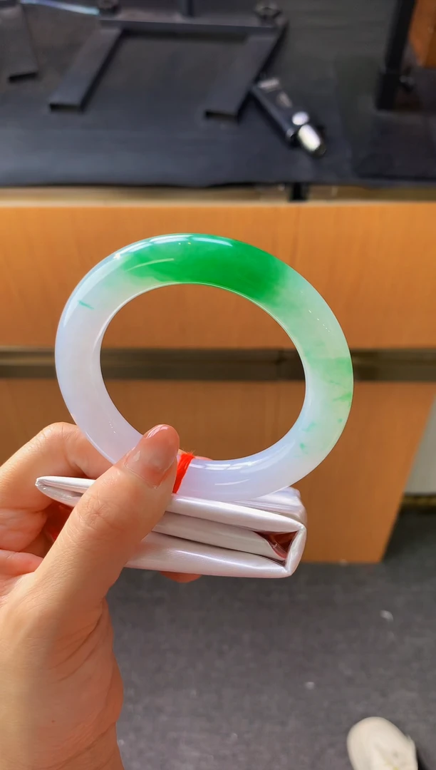 未镶嵌手镯翡翠-C664 圈口56.8 全款116万 定金2万