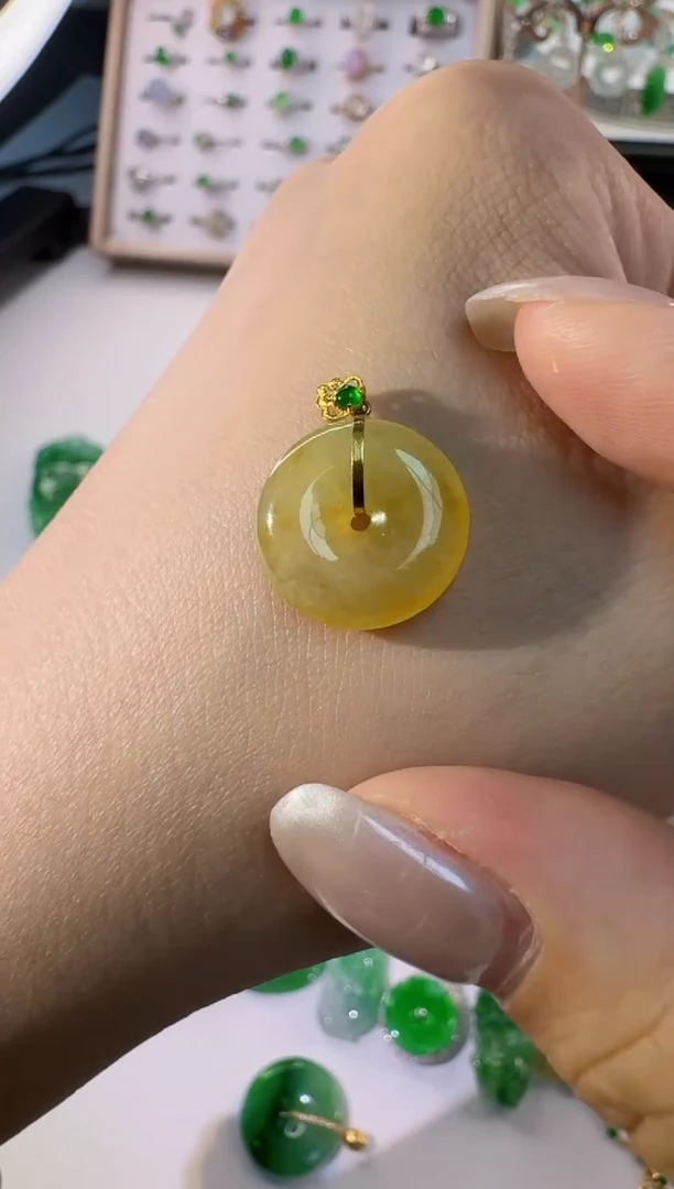 翡翠18K金镶嵌颈饰缅甸A货翡翠