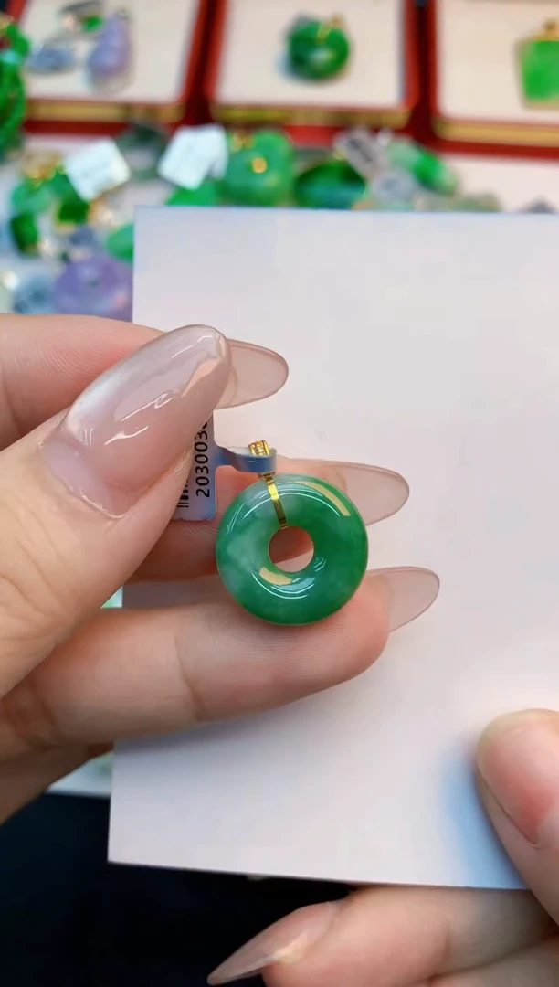 翡翠18K金镶嵌颈饰1