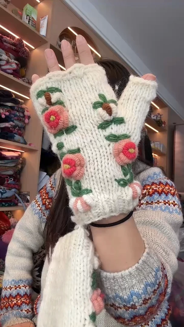 羊毛白色立体花手套