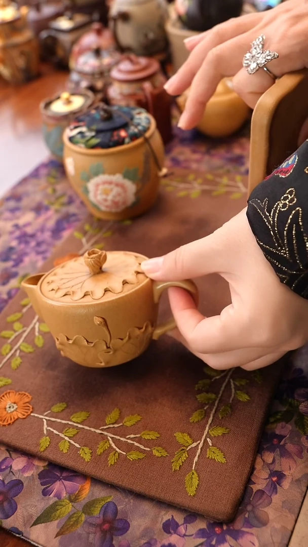 茶壶紫砂黄段荷韵汉瓦