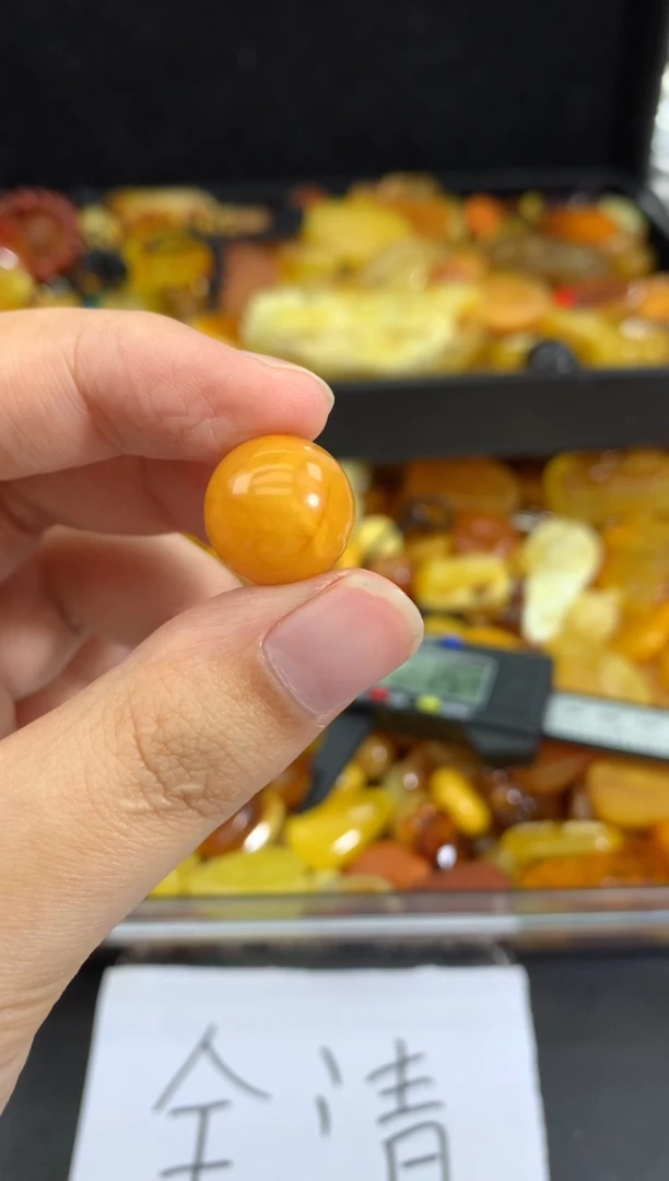 蜜蜡未镶嵌珠宝奇石89