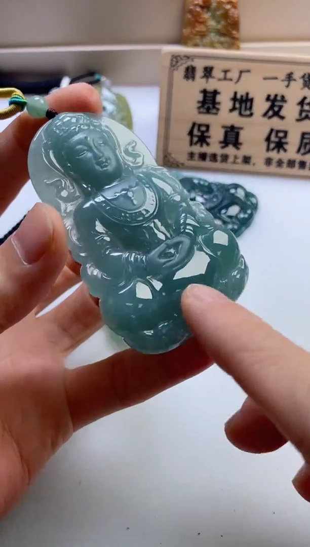 翡翠未镶嵌颈饰