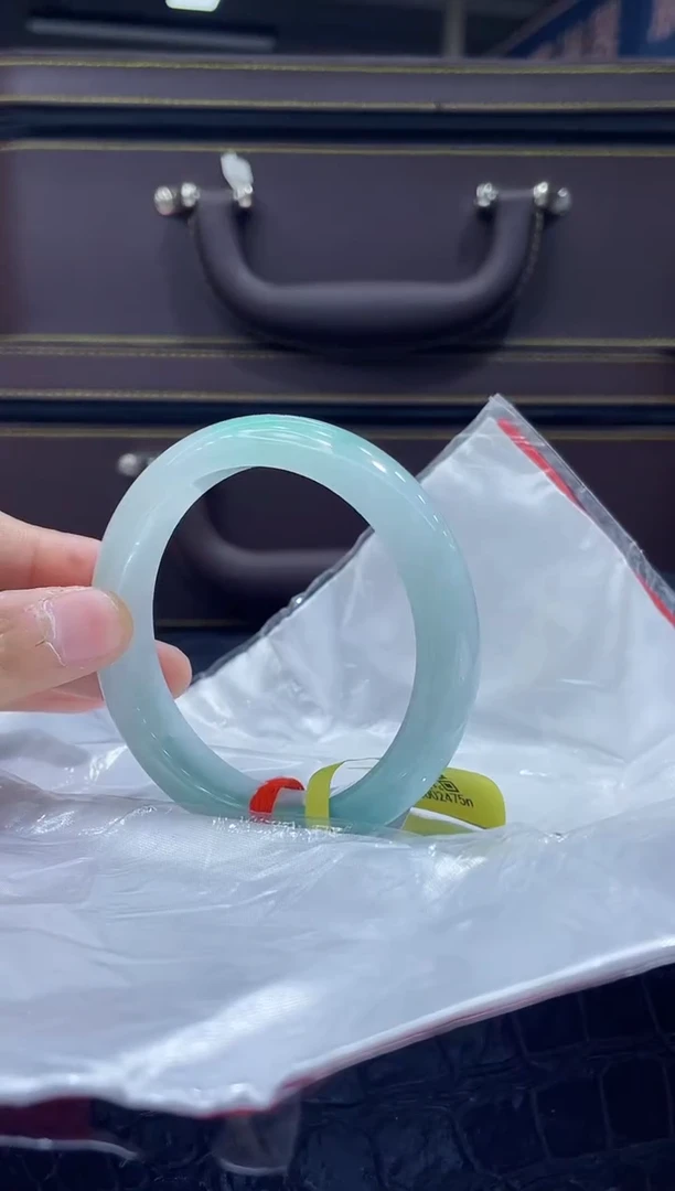 未镶嵌手镯翡翠10