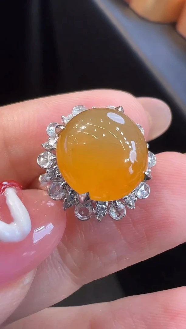 18K金镶嵌戒指翡翠戒指