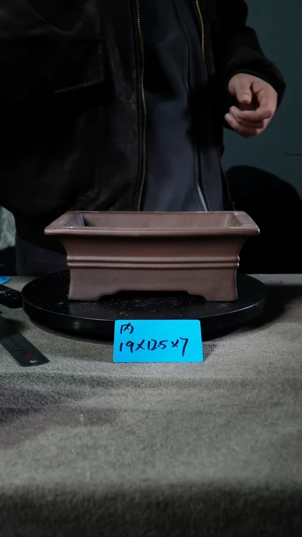 A宜兴紫砂小花盆