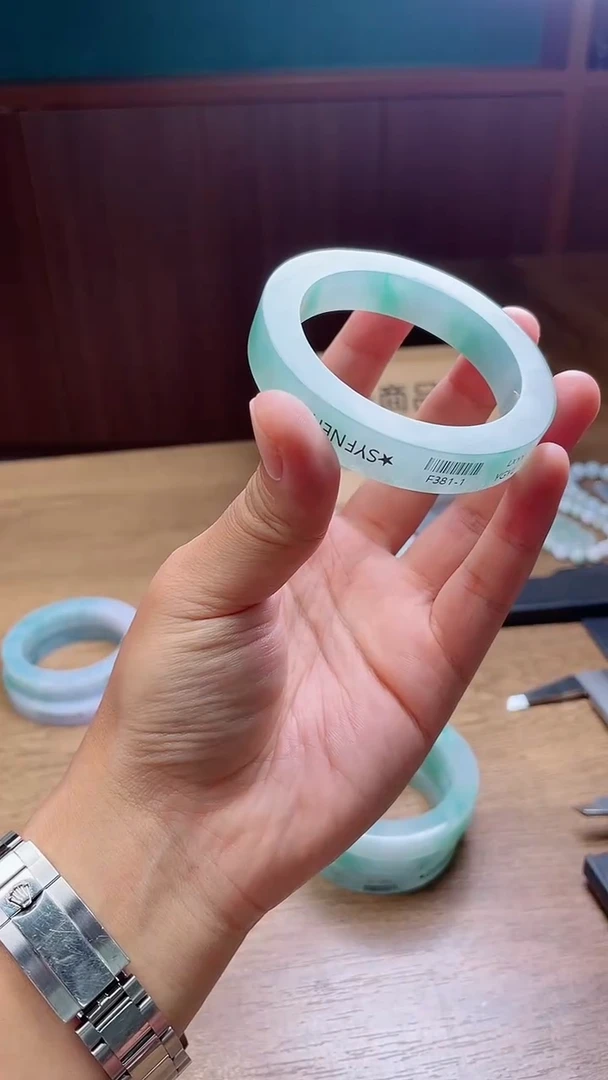 定制翡翠手镯未镶嵌K****?定制