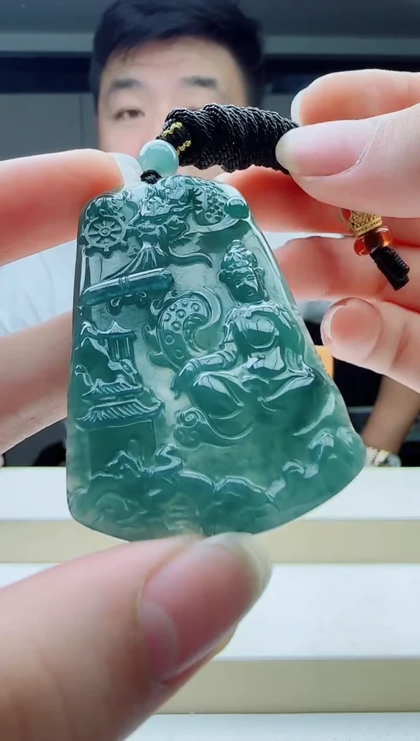 颈饰未镶嵌翡翠多样性发其中一