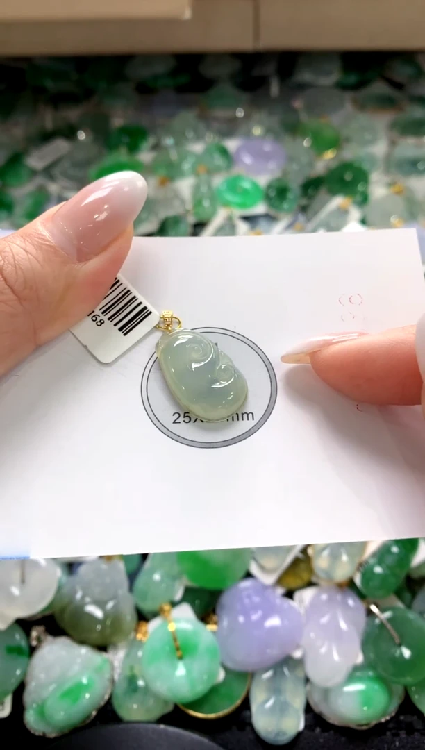 颈饰18K金镶嵌翡翠1111111111111111