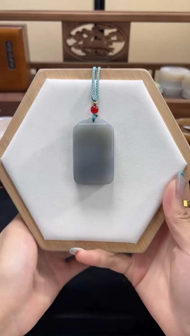 颈饰未镶嵌和田玉50.3x30.5x11.5