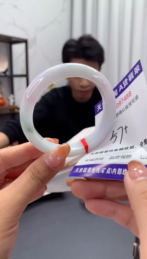 未镶嵌手镯翡翠有纹，完美者勿拍
