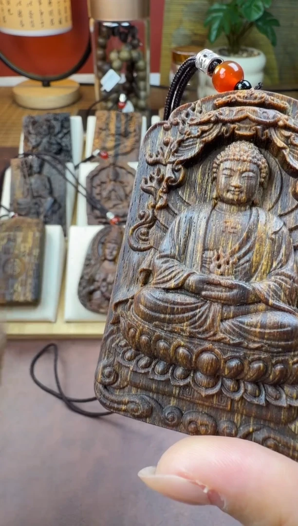 木木雕款芽庄 十二生肖守护  大日如来 8cm 送养香瓶