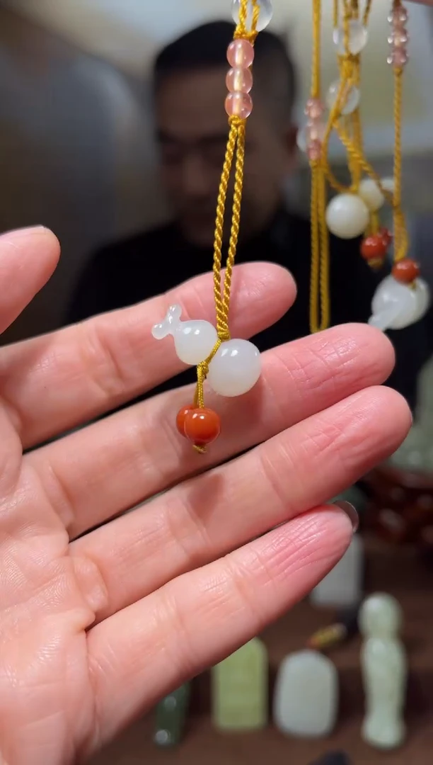 颈饰未镶嵌和田玉`