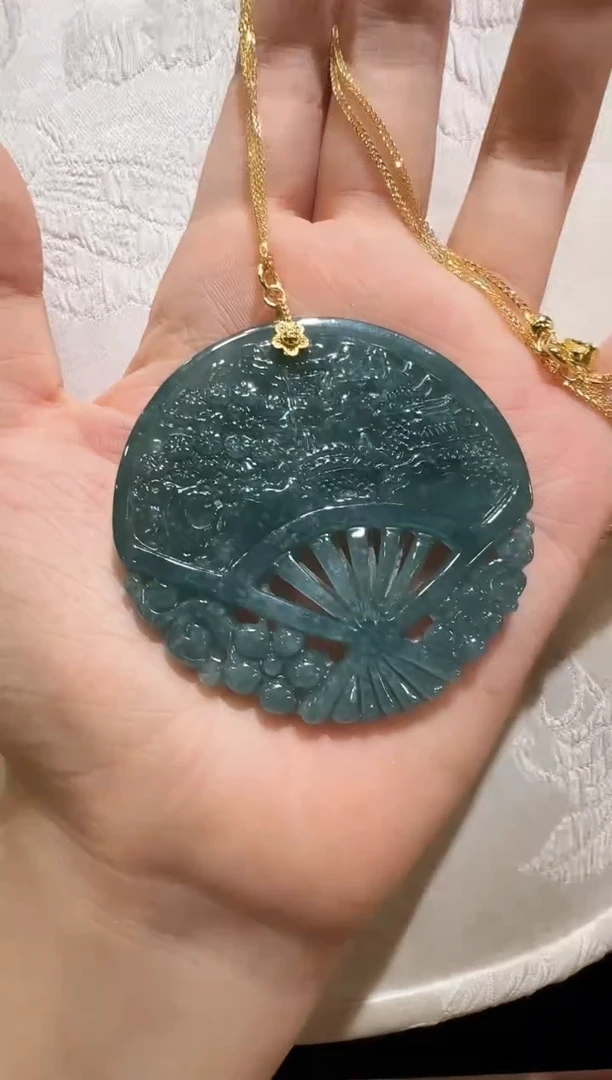 翡翠未镶嵌颈饰国风