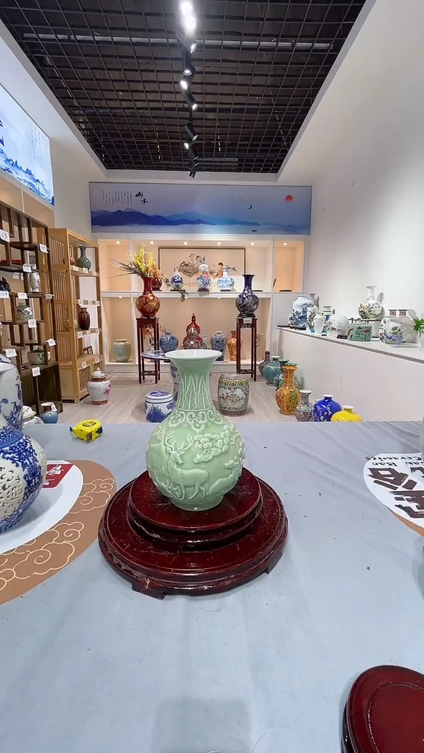 摆件高约23鹿图案赏瓶