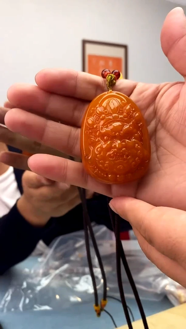 蜜蜡未镶嵌珠宝奇石假一罚十，黄财神发一件036