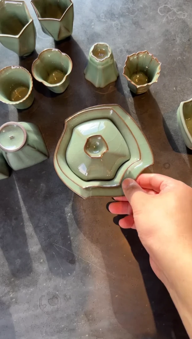 悦*儿汤忠仁奎变盖碗