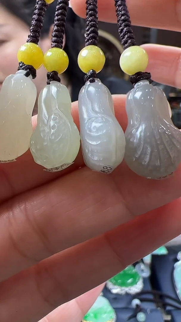 【闪购商品】和田玉手机挂未镶嵌白菜（多样性发其一）