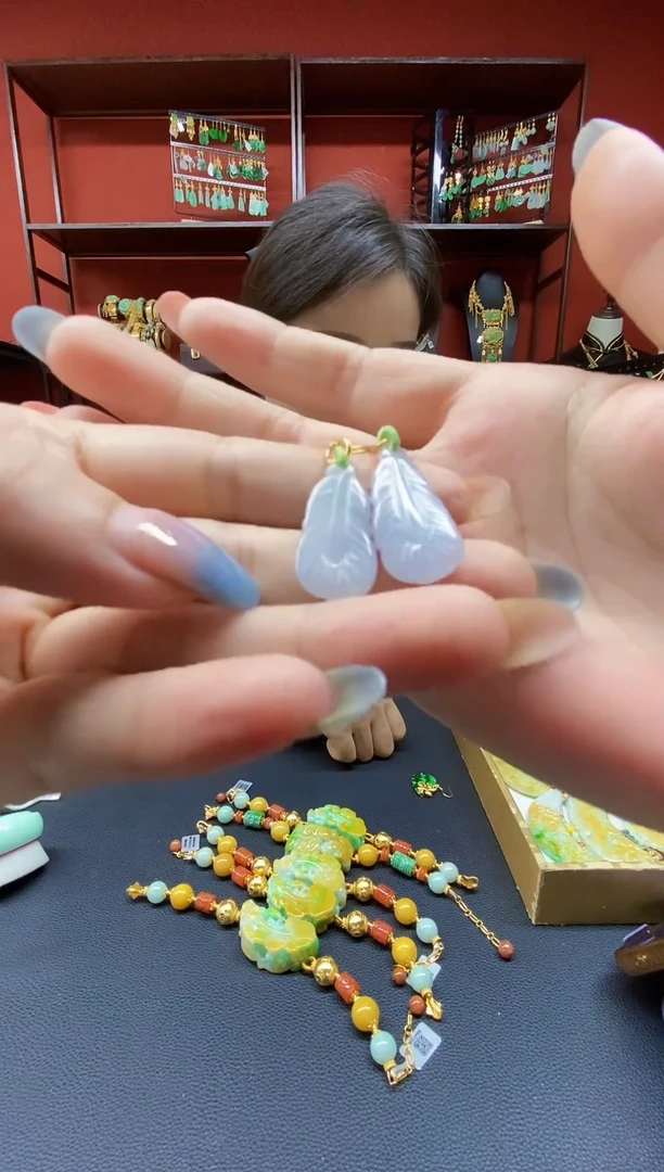 颈饰未镶嵌翡翠翡翠耳饰