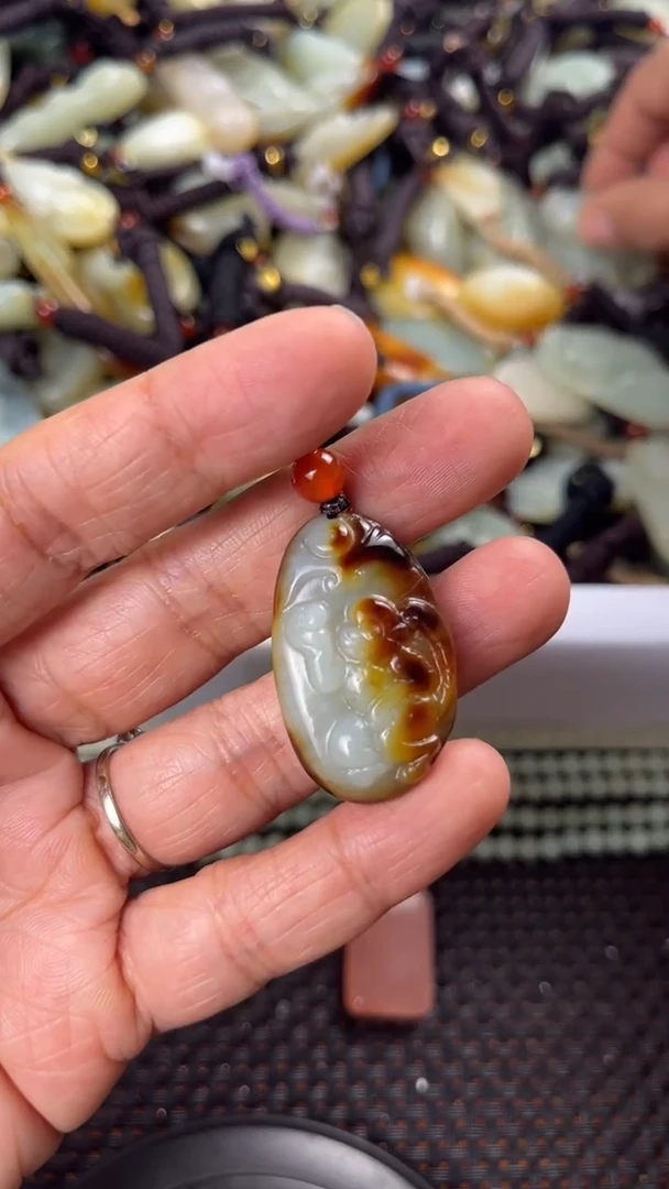 【闪购商品】和田玉颈饰未镶嵌多样性发货没有证书拍一发一有瑕