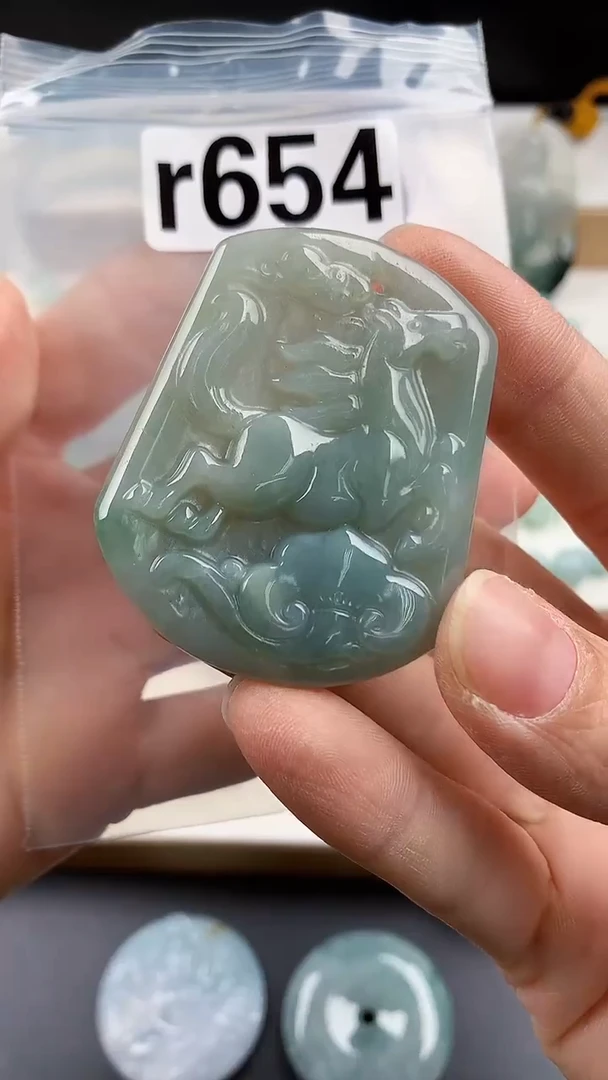 颈饰未镶嵌翡翠天然翡翠吊坠挂件