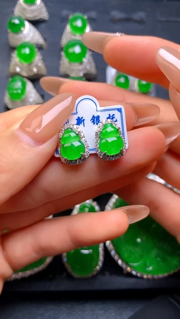 【闪购商品】翡翠耳钉银S925镶嵌葫芦耳钉