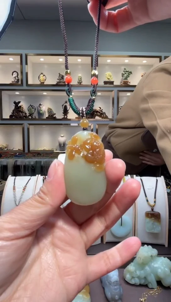 颈饰未镶嵌和田玉苏