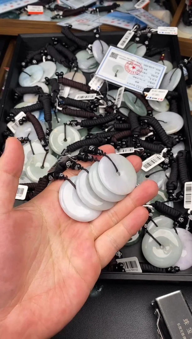 【闪购商品】翡翠颈饰未镶嵌  多样性发其一