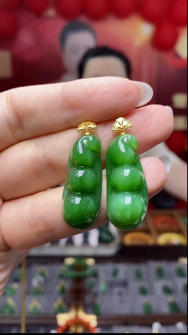 吊坠(不含链)18K金镶嵌和田玉多样性发货发其一