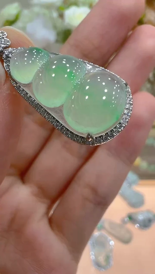 吊坠(不含链)18K金镶嵌翡翠多样性团购发一件